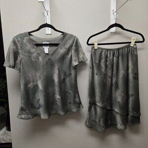 R&M Richards 2pc Layered Skirt Set - Beautiful!